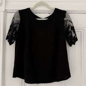 🦊 Kaii Black Lace Sleeve Blouse